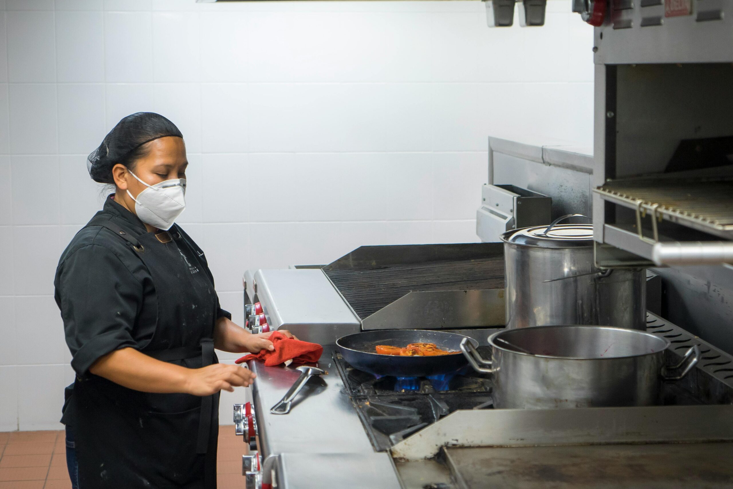 Food Safety and Hygiene Rules for Catering Staff in the UK Thumbnail