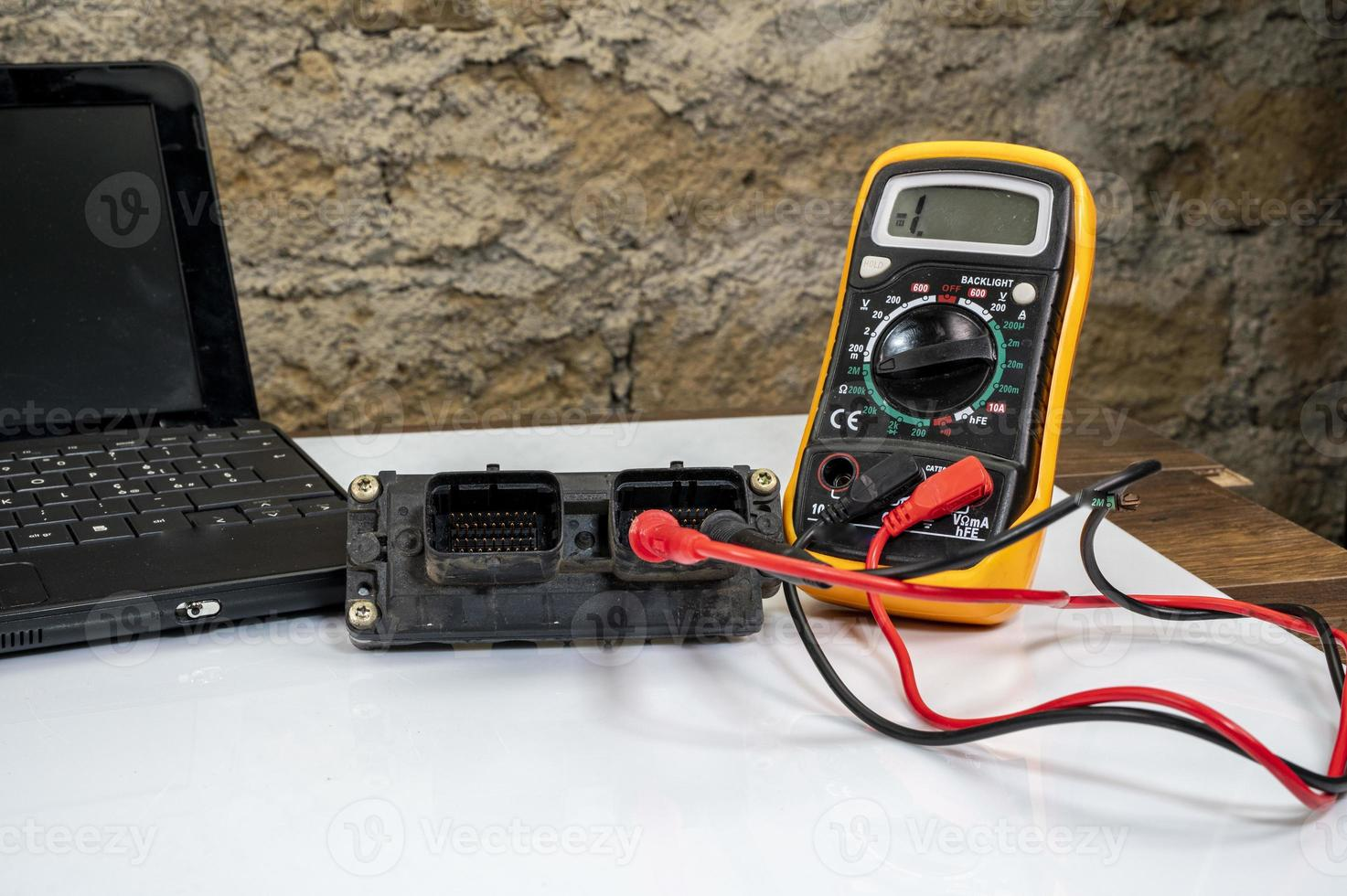 How to Become a PAT Tester in the UK: Training, Qualifications & Career Path Thumbnail