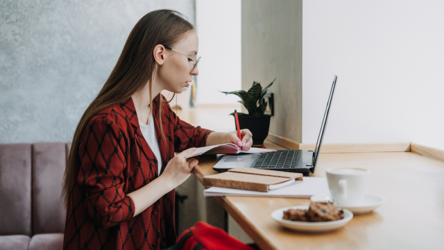 How to Improve Employee Productivity with Technology Thumbnail